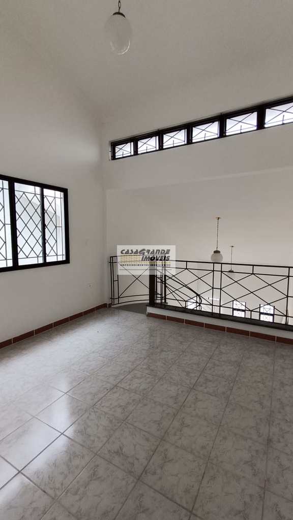 Casa em Praia Grande, no bairro Maracanã