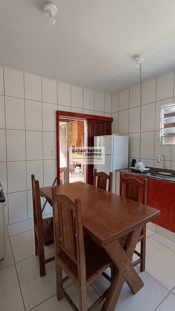 Casa em Praia Grande, no bairro Balneário Maracanã