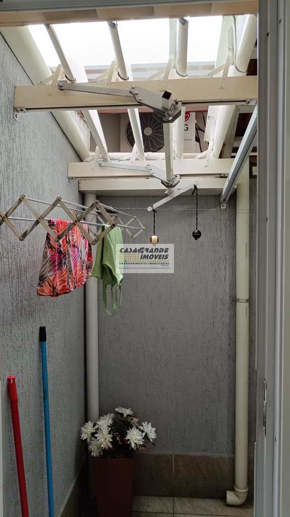 Casa de Condomínio em Praia Grande, no bairro Maracanã