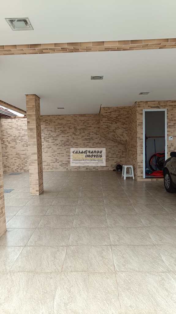 Casa de Condomínio em Praia Grande, no bairro Maracanã