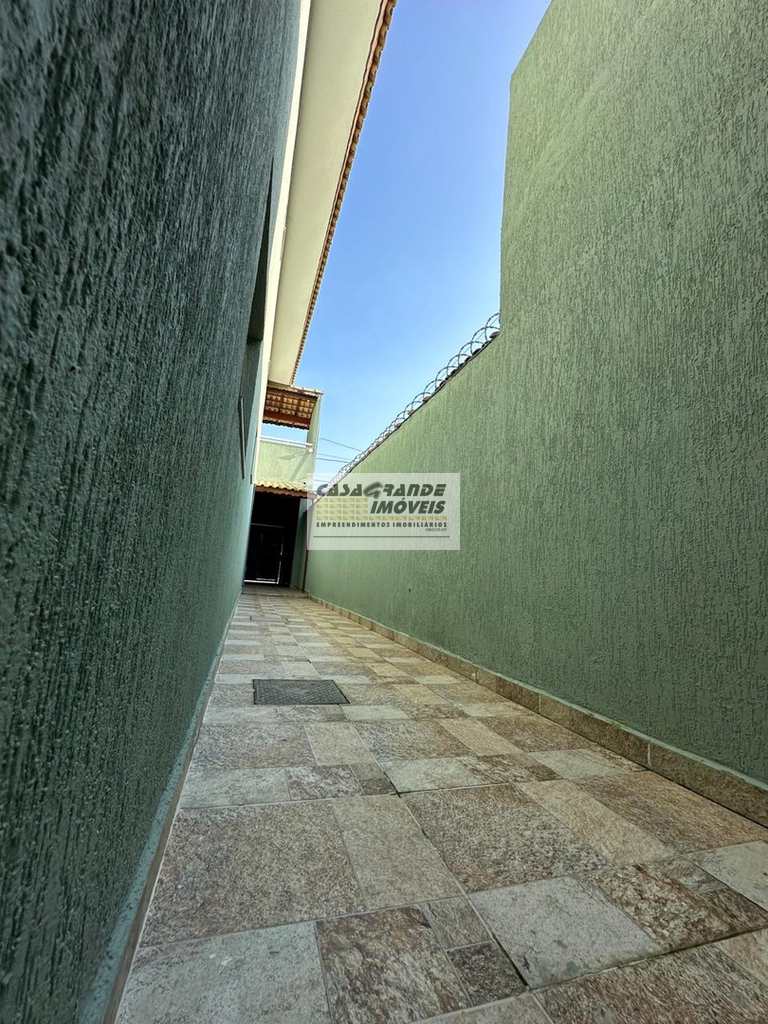 Casa em Praia Grande, no bairro Maracanã