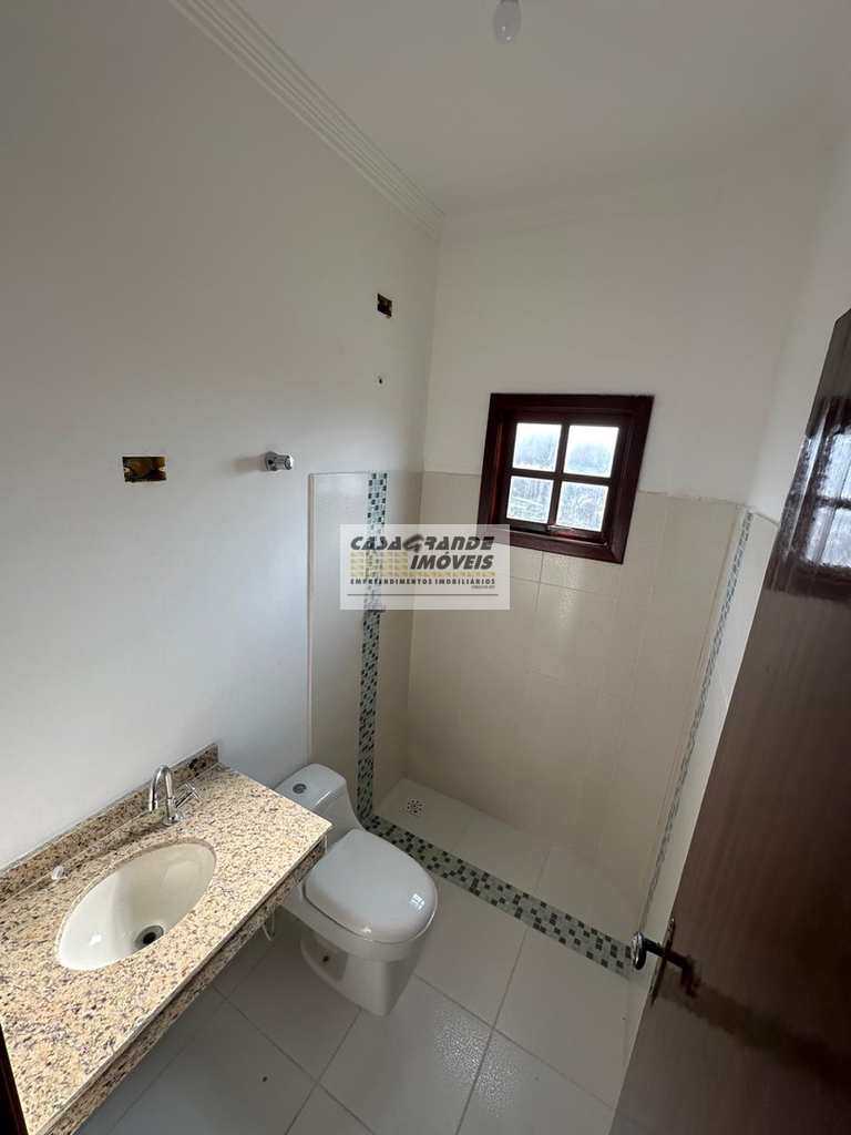 Casa em Praia Grande, no bairro Maracanã