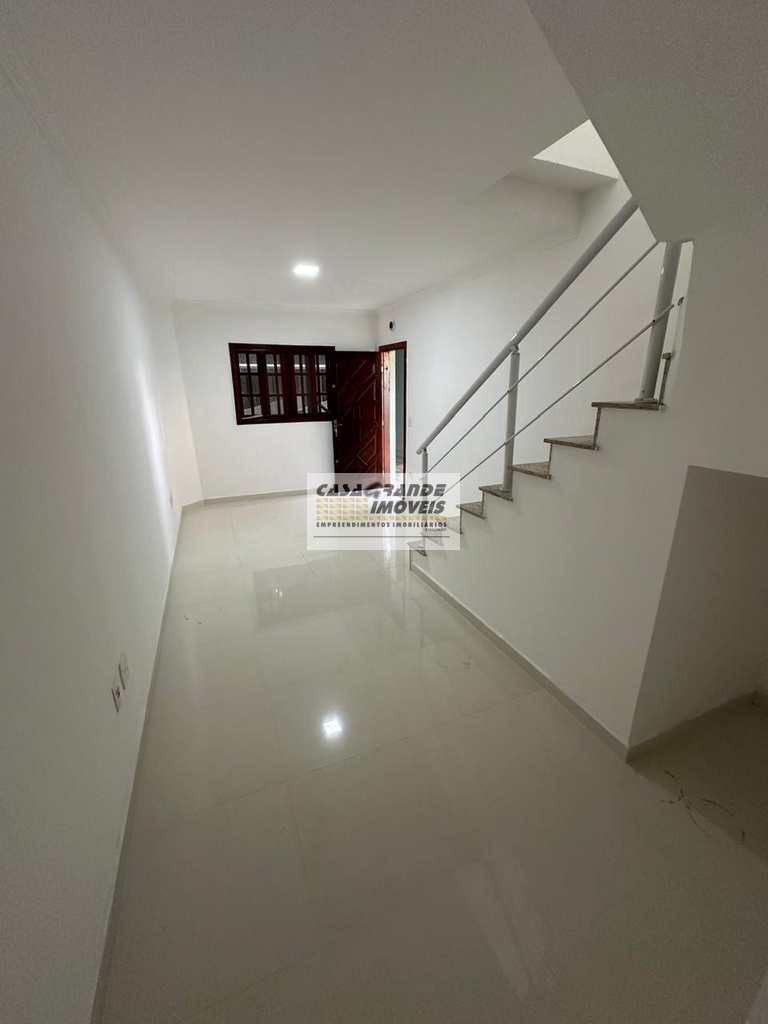 Casa em Praia Grande, no bairro Maracanã