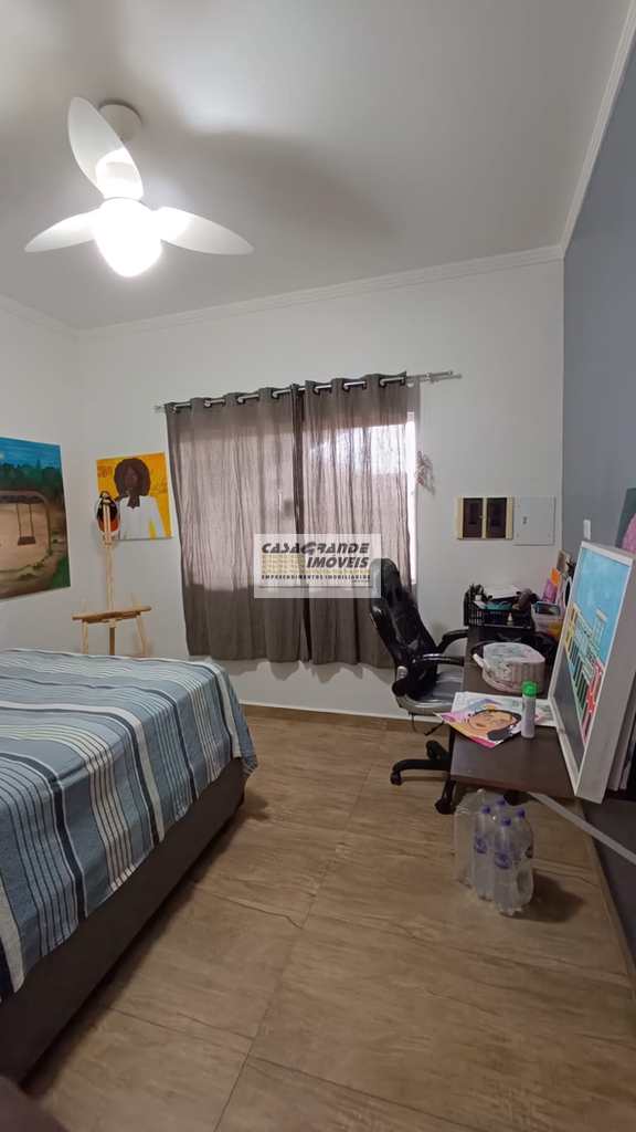 Casa em Praia Grande, no bairro Maracanã