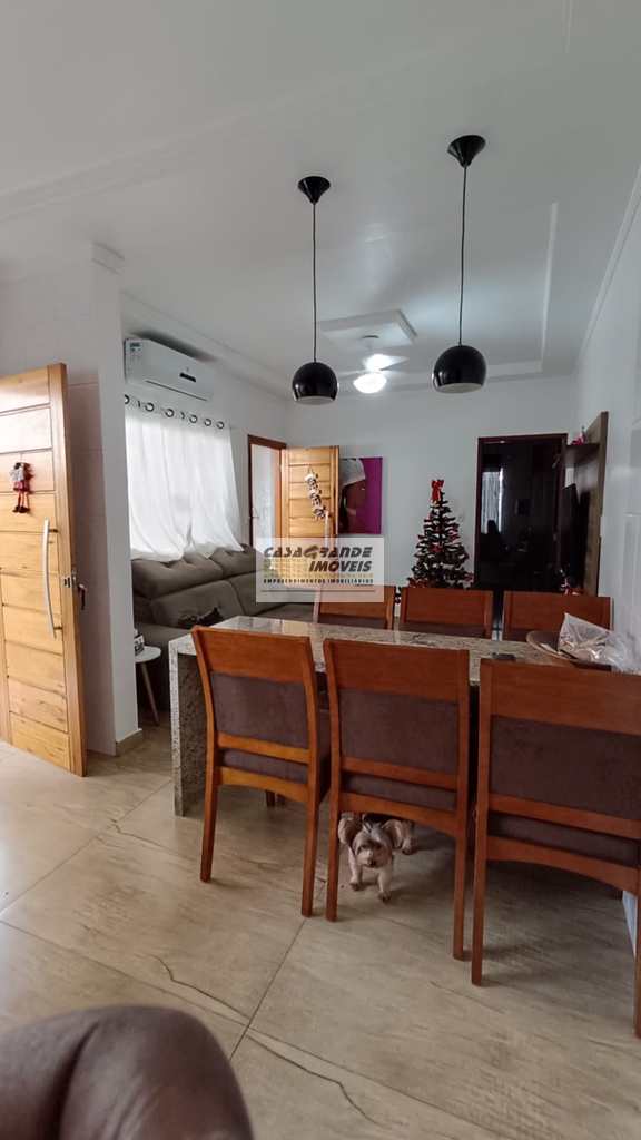Casa em Praia Grande, no bairro Maracanã