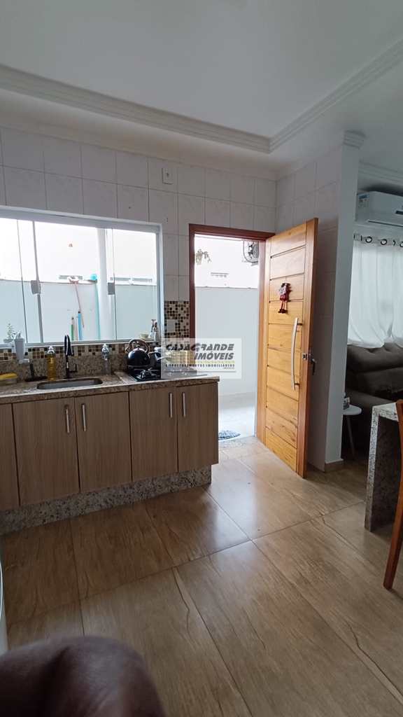 Casa em Praia Grande, no bairro Maracanã