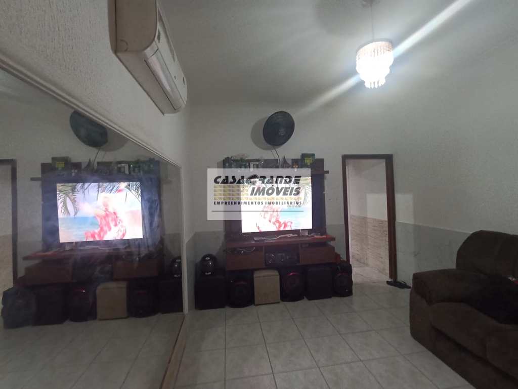 Casa em Praia Grande, no bairro Maracanã