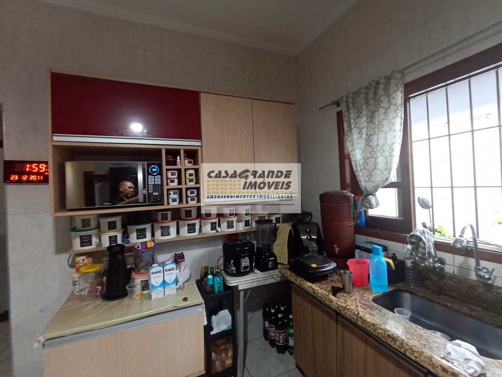 Casa em Praia Grande, no bairro Maracanã