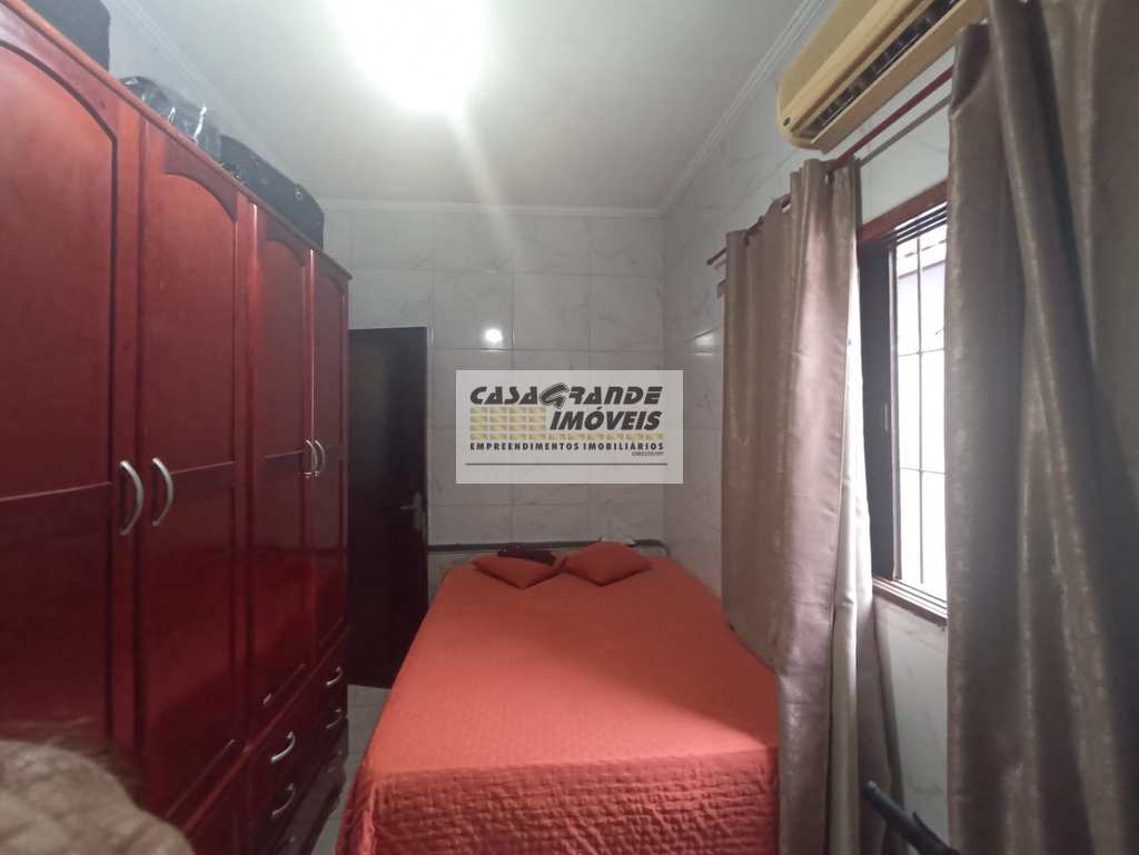 Casa em Praia Grande, no bairro Maracanã