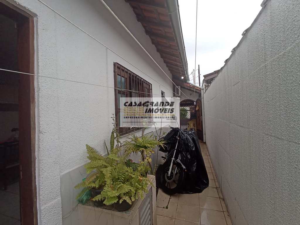 Casa em Praia Grande, no bairro Maracanã
