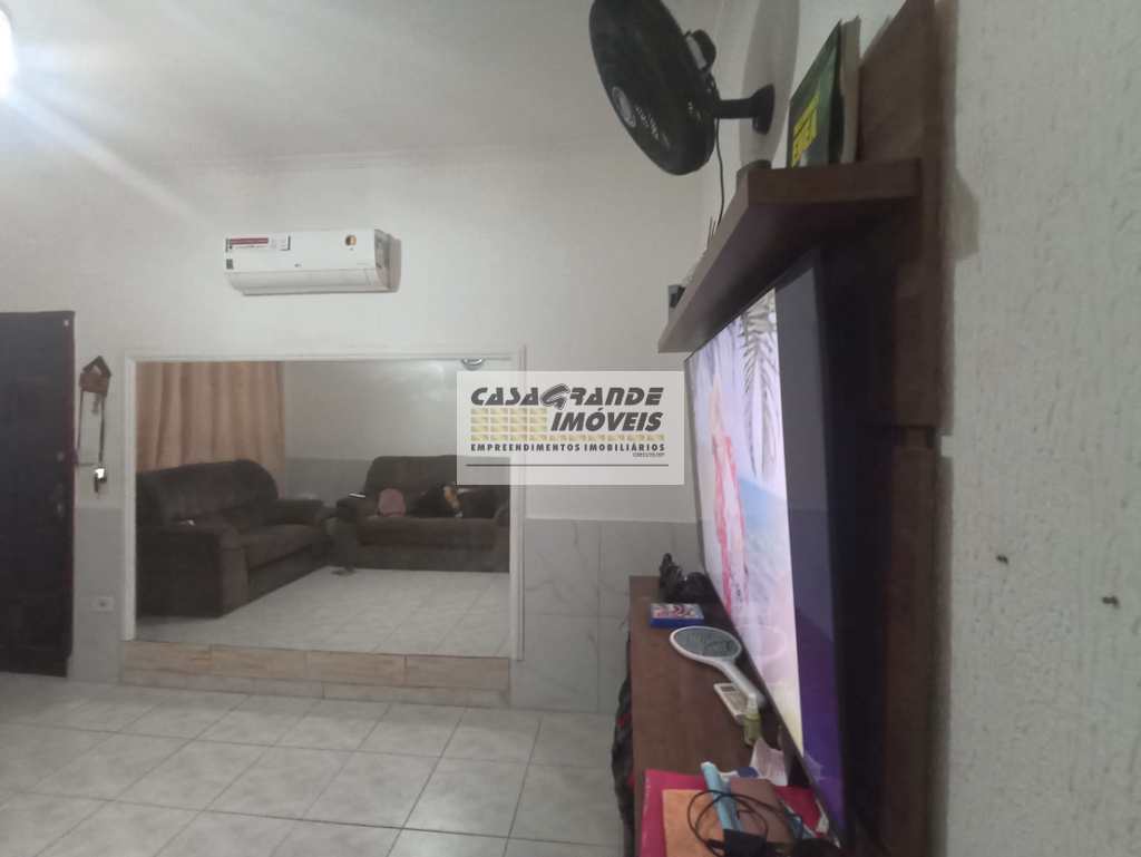 Casa em Praia Grande, no bairro Maracanã