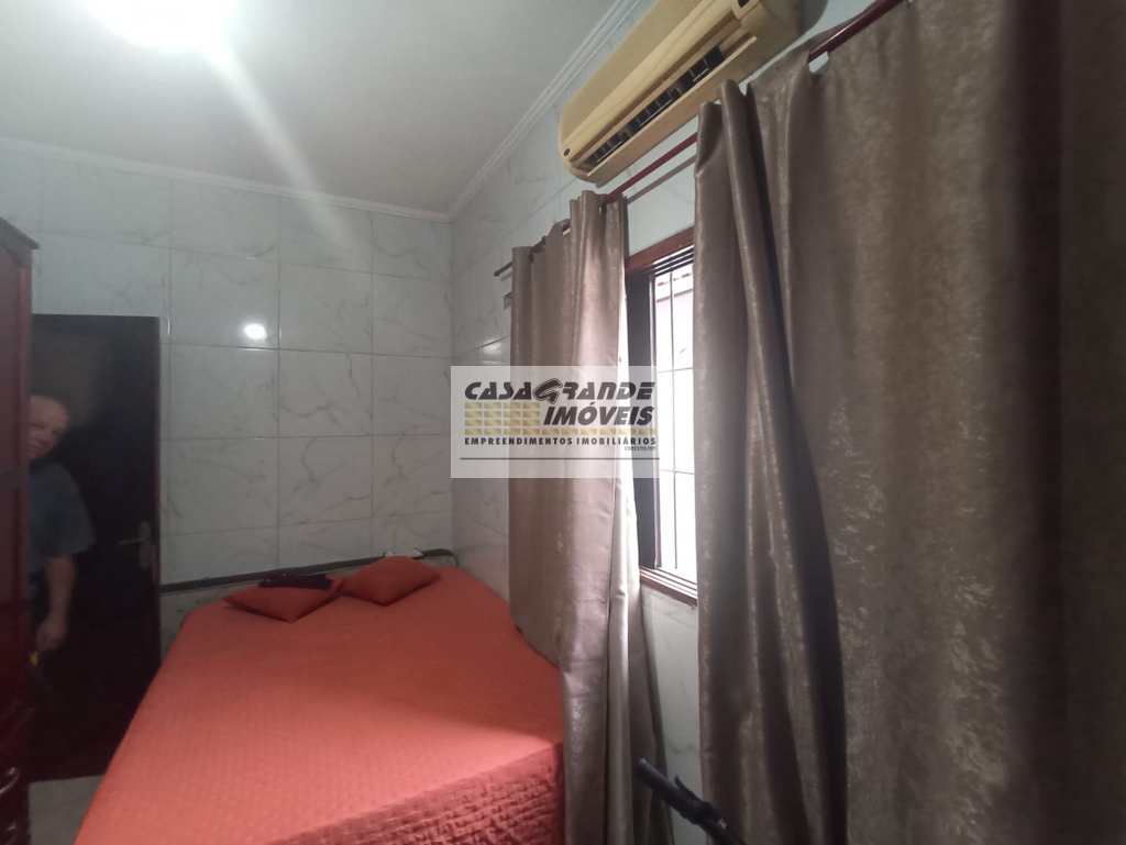 Casa em Praia Grande, no bairro Maracanã