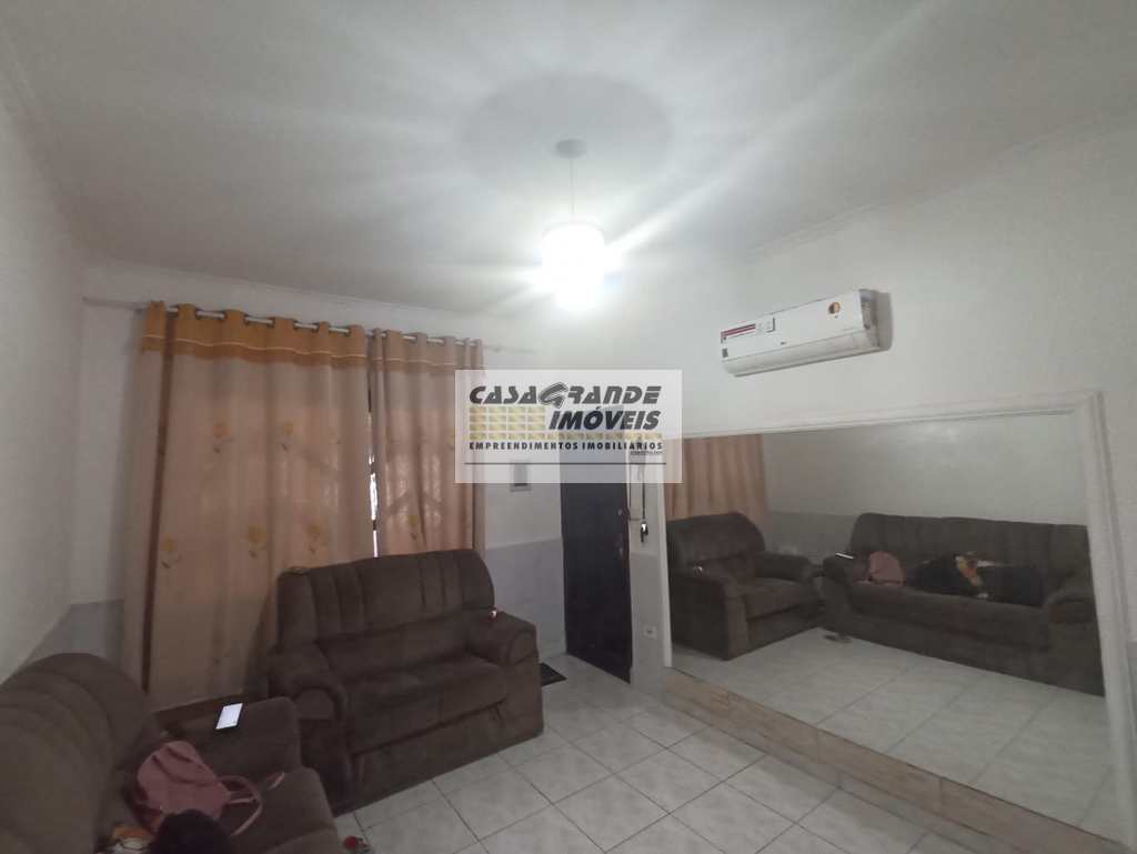 Casa em Praia Grande, no bairro Maracanã