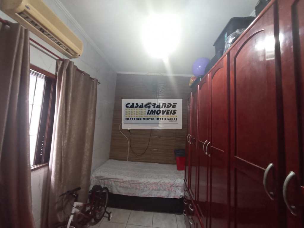 Casa em Praia Grande, no bairro Maracanã