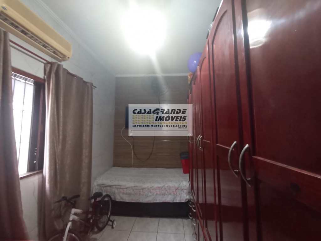 Casa em Praia Grande, no bairro Maracanã