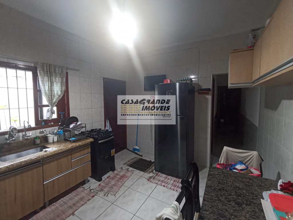 Casa em Praia Grande, no bairro Maracanã