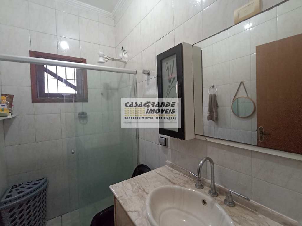 Casa em Praia Grande, no bairro Maracanã