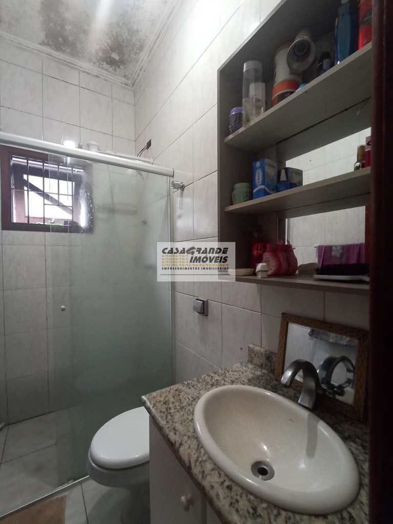 Casa em Praia Grande, no bairro Maracanã