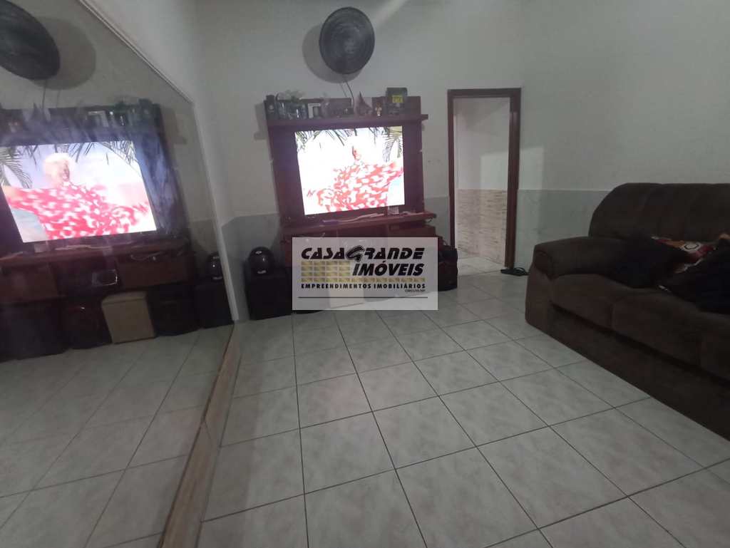 Casa em Praia Grande, no bairro Maracanã