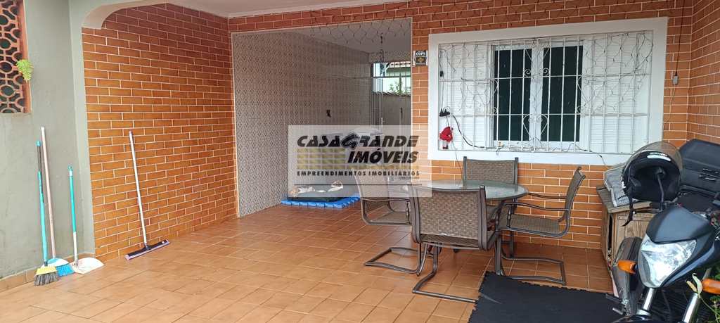 Casa em Praia Grande, no bairro Solemar