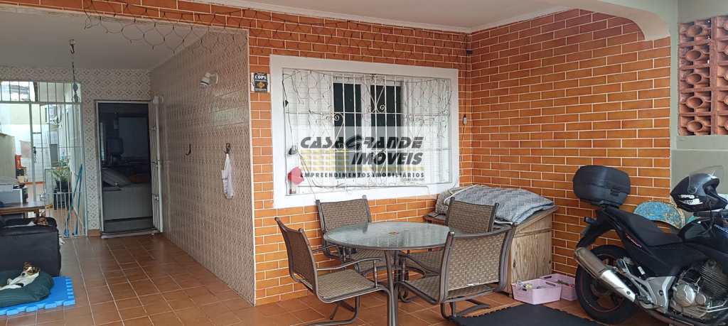 Casa em Praia Grande, no bairro Solemar