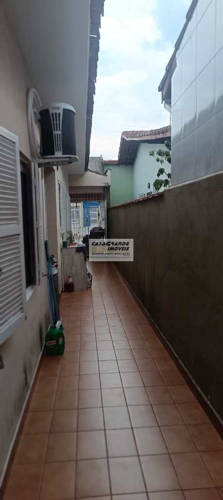 Casa em Praia Grande, no bairro Solemar