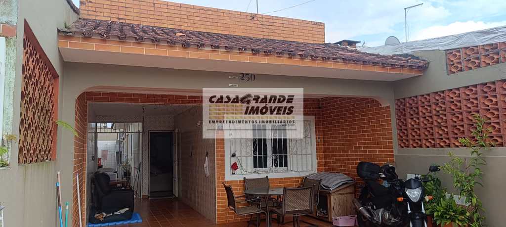 Casa em Praia Grande, no bairro Solemar
