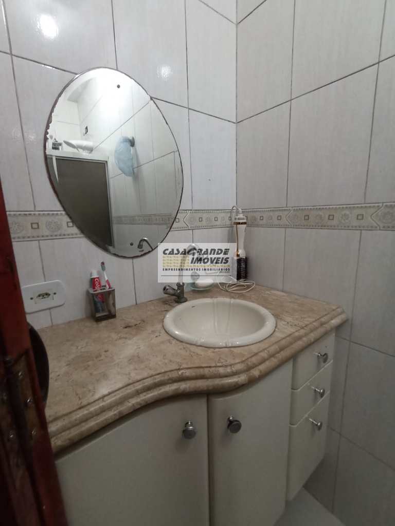 Casa em Praia Grande, no bairro Real