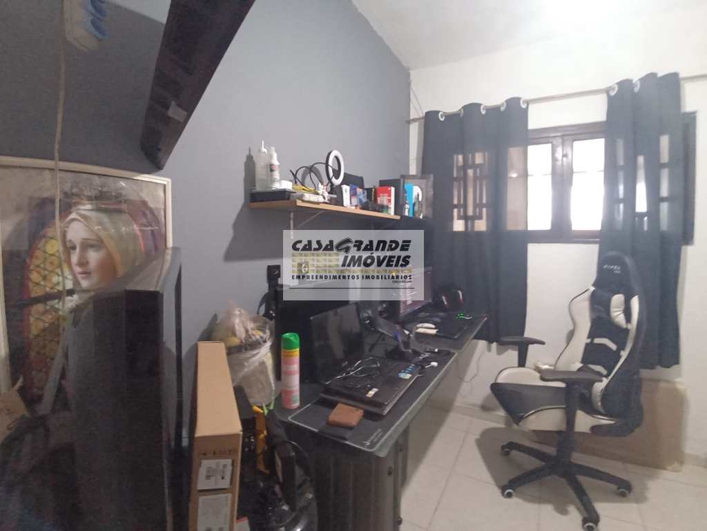 Casa em Praia Grande, no bairro Real