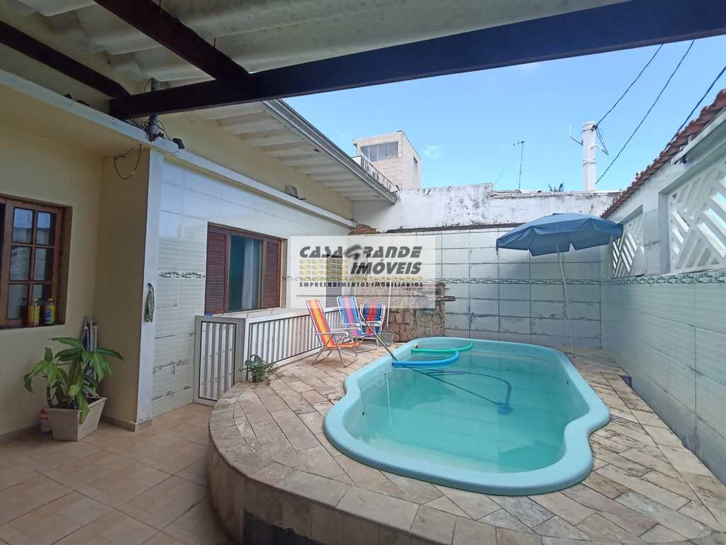 Casa em Praia Grande, no bairro Real