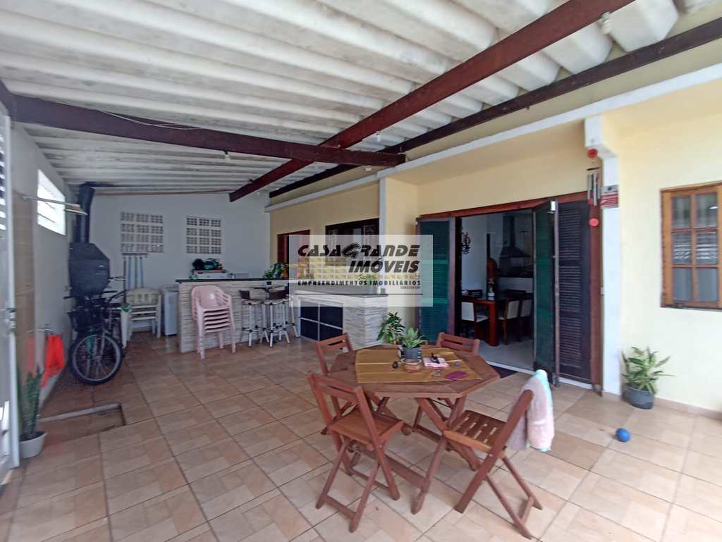 Casa em Praia Grande, no bairro Real
