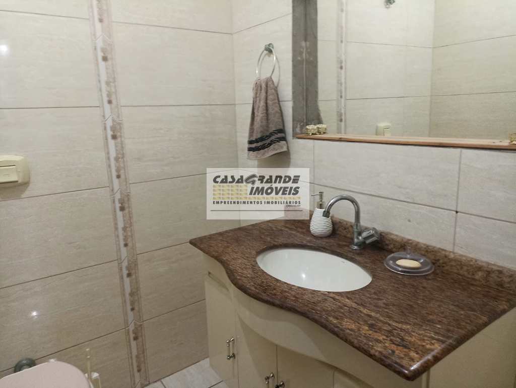 Casa em Praia Grande, no bairro Real