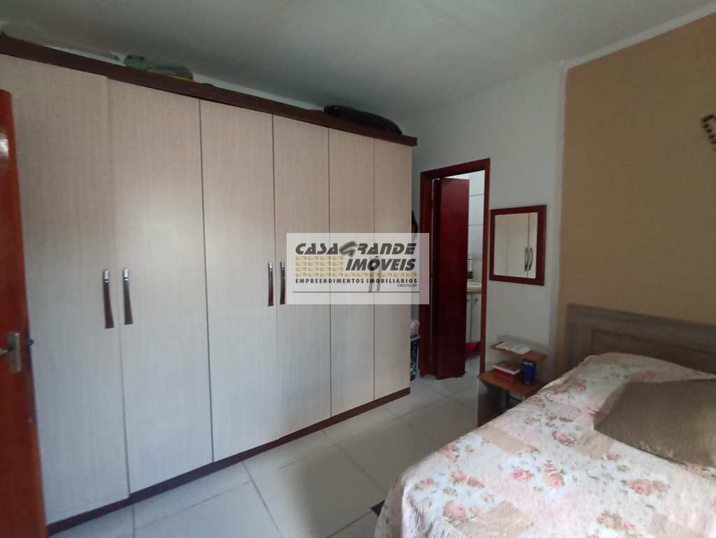 Casa em Praia Grande, no bairro Real
