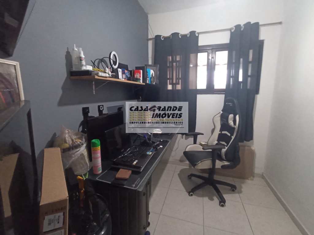 Casa em Praia Grande, no bairro Real