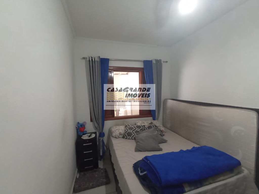 Casa em Praia Grande, no bairro Real