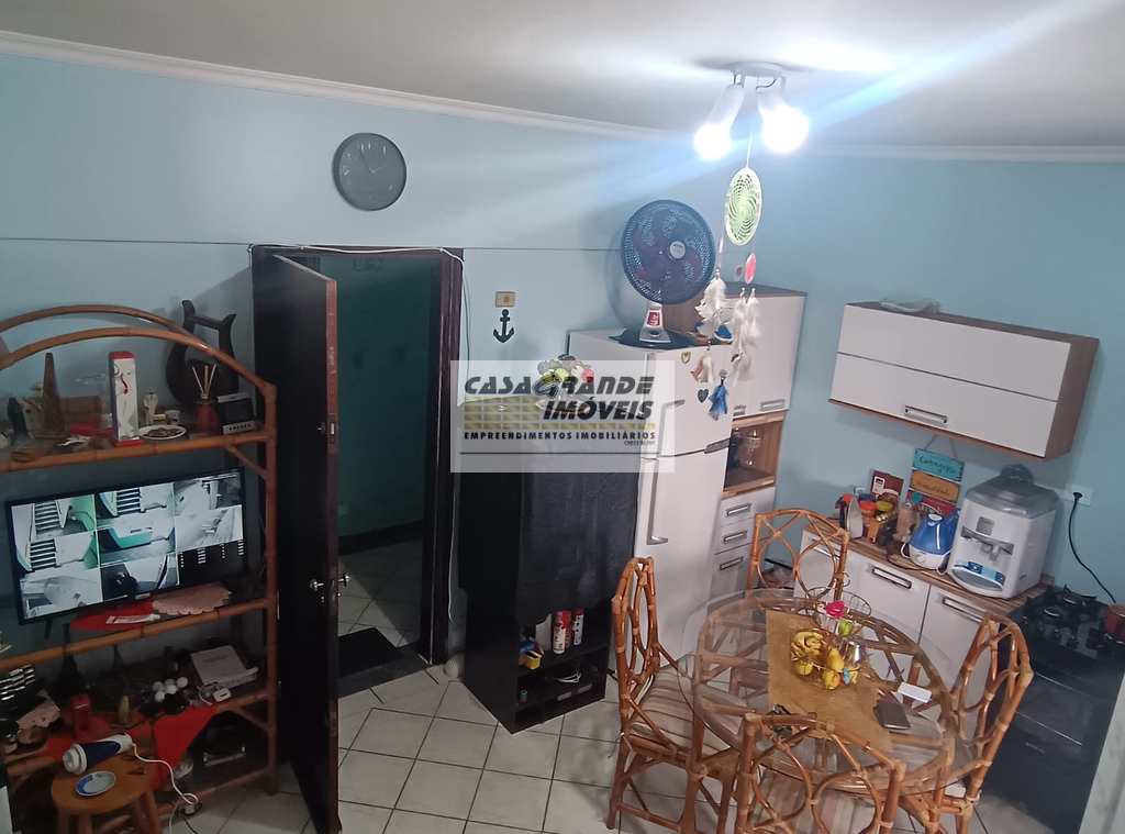 Kitnet em Praia Grande, no bairro Balneário Maracanã