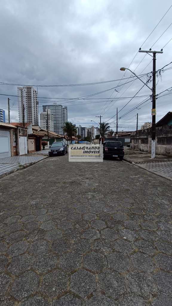 Casa em Praia Grande, no bairro Maracanã