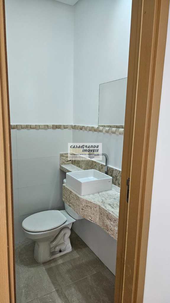 Casa de Condomínio em Praia Grande, no bairro Caiçara