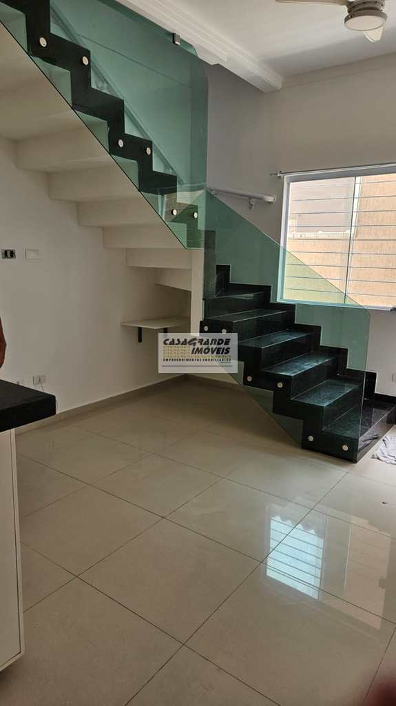 Casa de Condomínio em Praia Grande, no bairro Caiçara