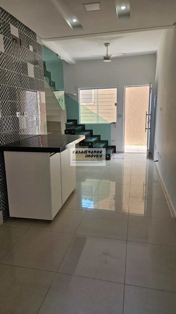 Casa de Condomínio em Praia Grande, no bairro Caiçara