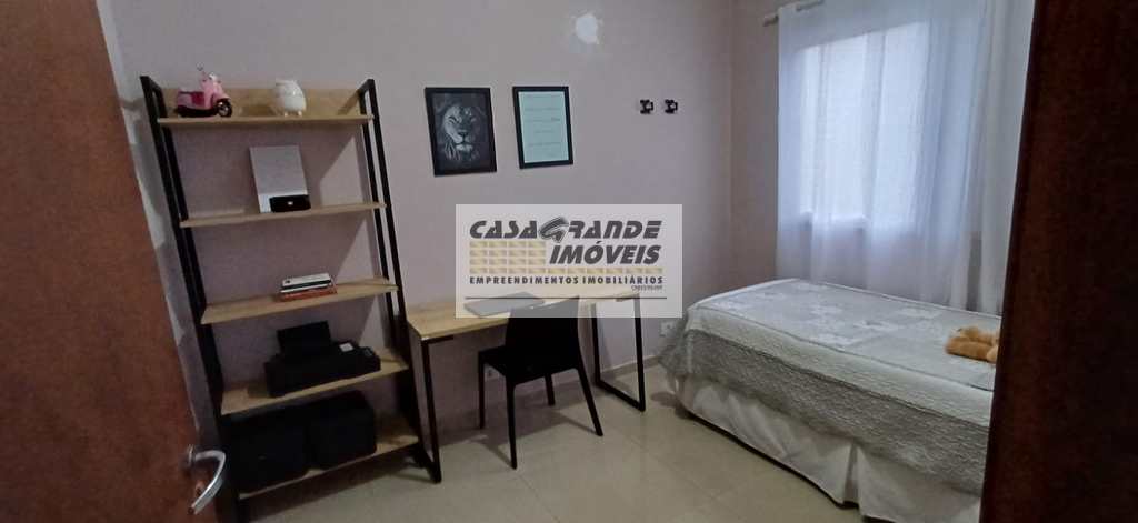 Sobrado em Praia Grande, no bairro Mirim