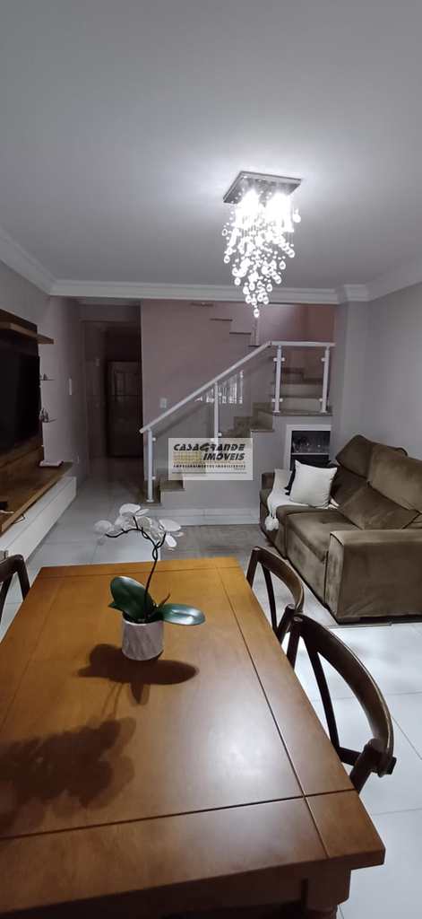 Sobrado em Praia Grande, no bairro Mirim