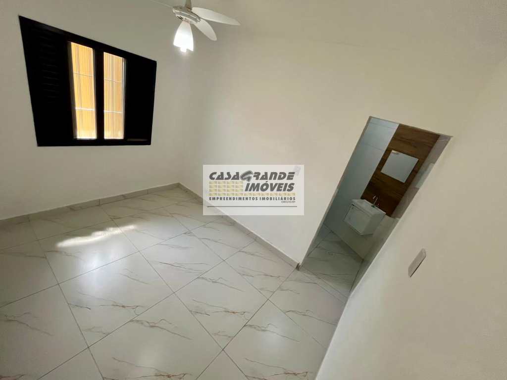 Casa em Praia Grande, no bairro Maracanã