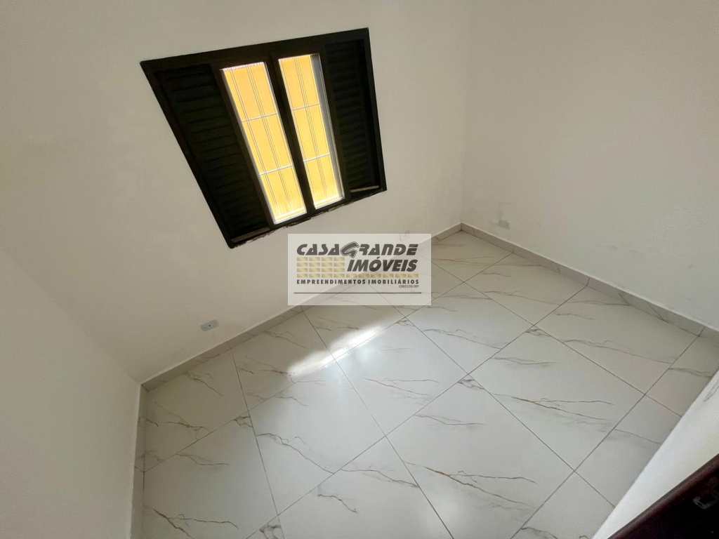 Casa em Praia Grande, no bairro Maracanã