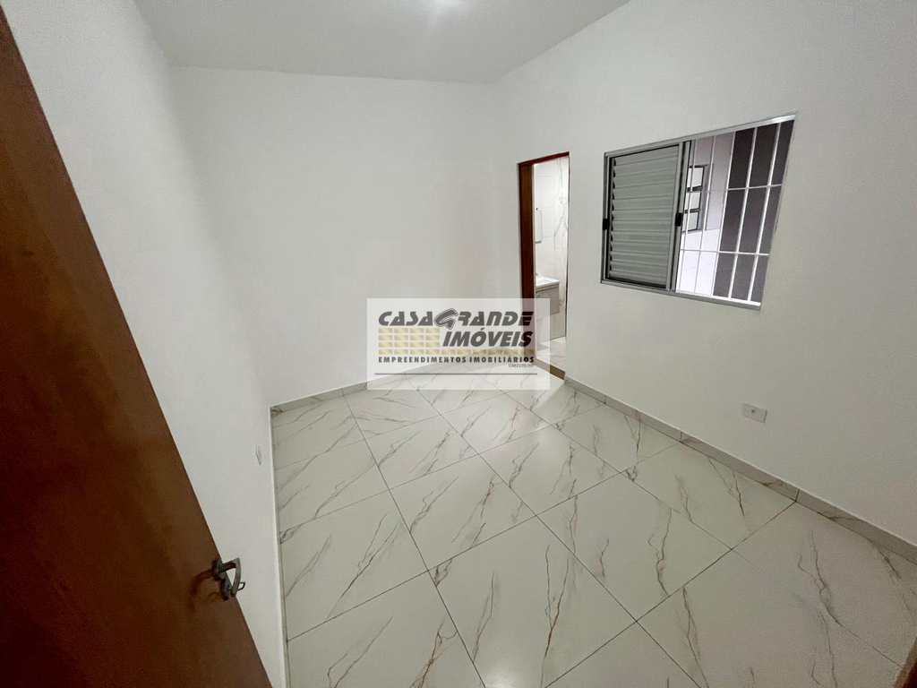 Casa em Praia Grande, no bairro Maracanã