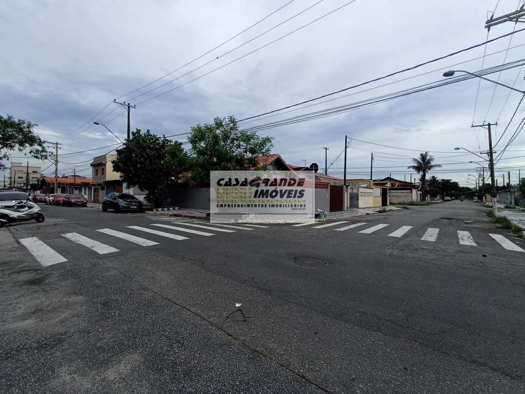 Casa em Praia Grande, no bairro Maracanã