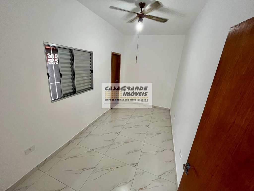 Casa em Praia Grande, no bairro Maracanã