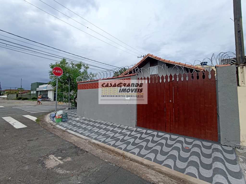 Casa em Praia Grande, no bairro Maracanã