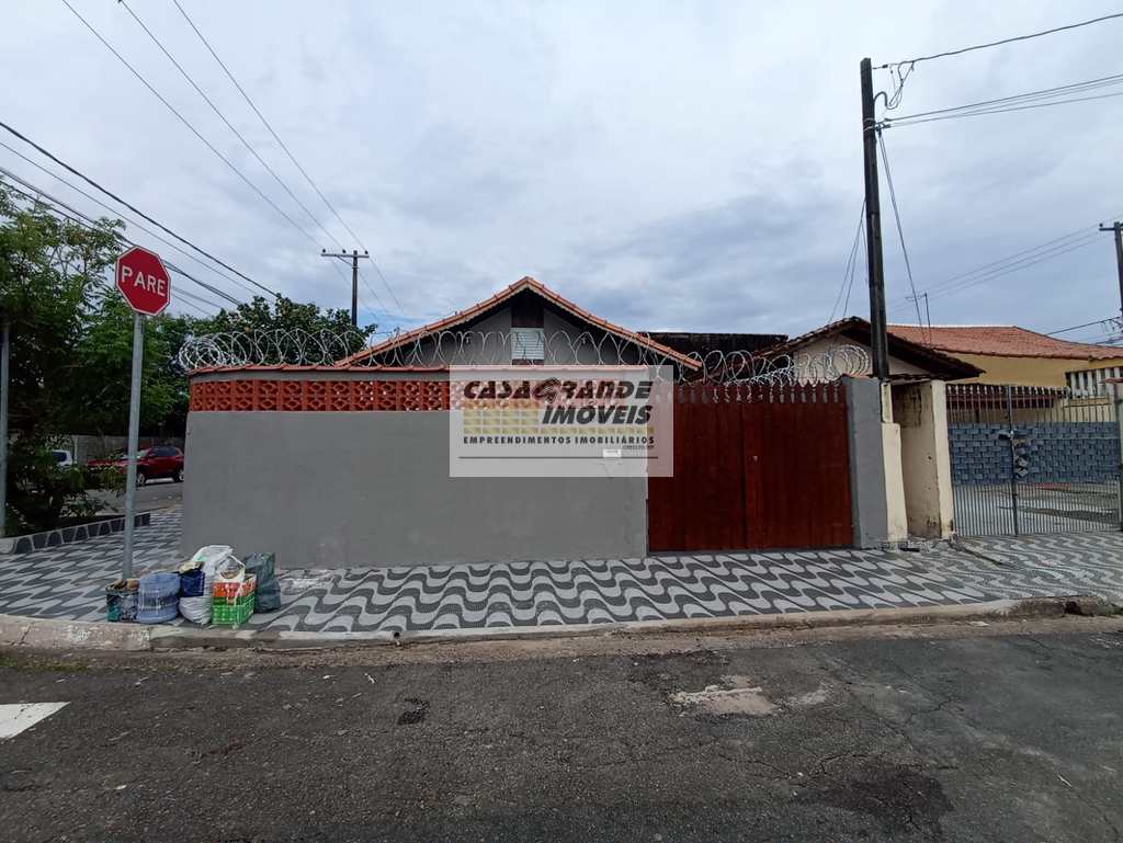 Casa em Praia Grande, no bairro Maracanã