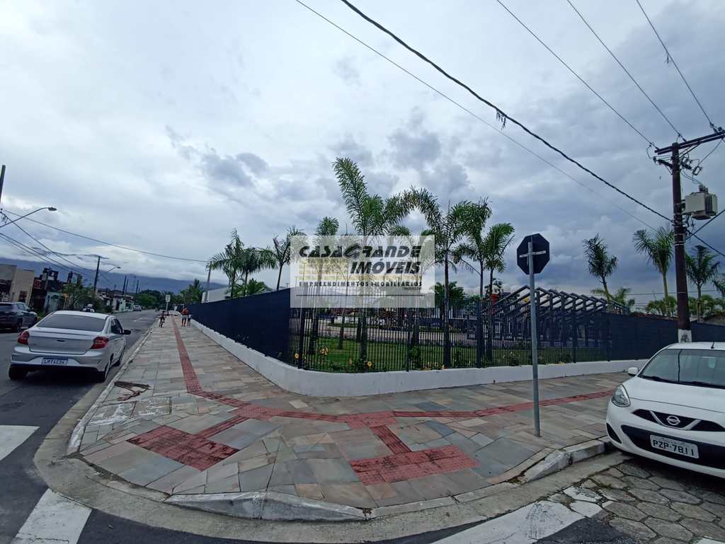 Casa em Praia Grande, no bairro Maracanã